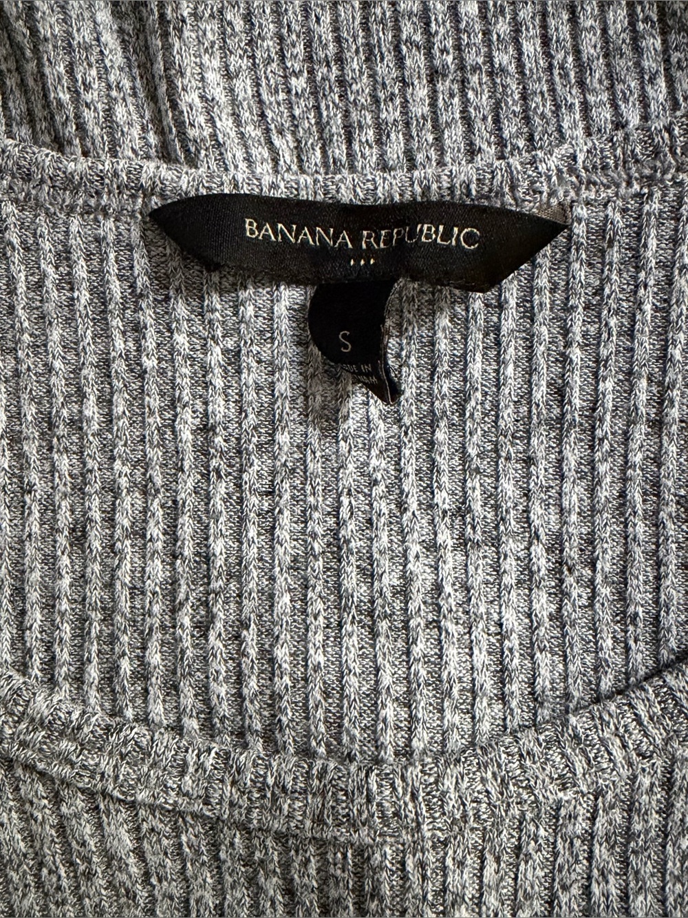 Banana Republic Tank Top (Used — Excellent) • Size: S - Picture 3 of 3